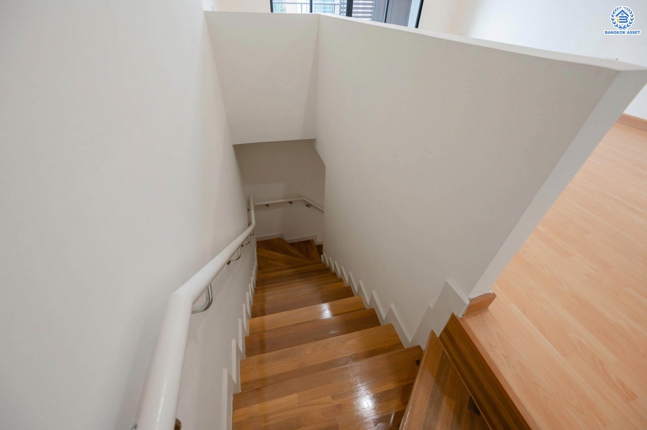 บ้านมือสองตกแต่งใหม่ โครงการ ซิกเนเจอร์ เพชรเกษม69 เนื้อที่ 17.6 ตร.ว. ฟังก์ชัน 3 ห้องนอน 3 ห้องน้ำ จอดรถได้ 1 คัน บ้านสภาพสวย บนทำเลเดินทางสะดวก เชื่อมต่อถนนเพชรเกษม, ถนนกาญจนาภิเษก, ถนนพุทธมณฑลสาย 2 และ 3 ใกล้รถไฟฟ้าสายสีน้ำเงิน "สถานีหลักสอง" ในราคาสุดคุ้ม!...